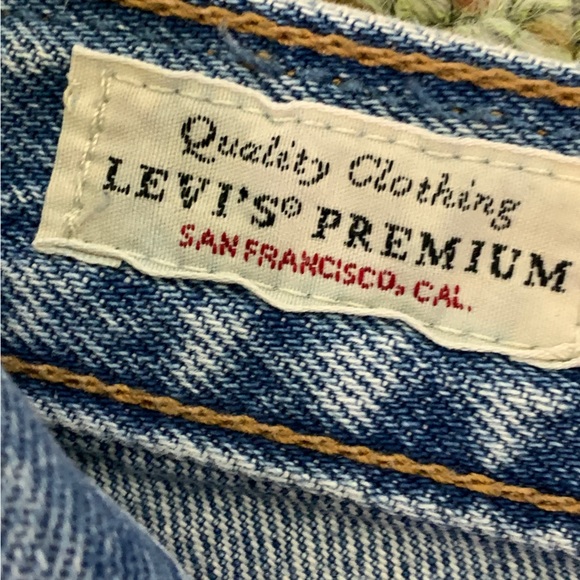 LEVI'S Wedgie High Rise Ripped Cropped Jeans Frayed Hem - Picture 8 of 9